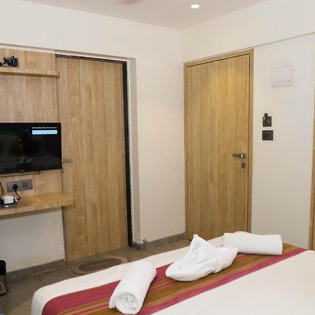 Hotel Aura Inn Airoli ,Digha Navi Mumbai Extérieur photo